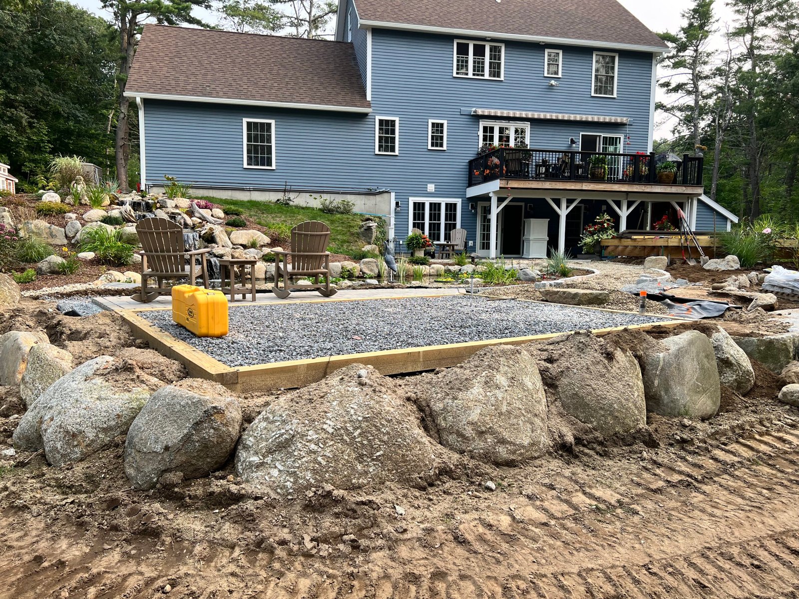 Boulder wall shed pad