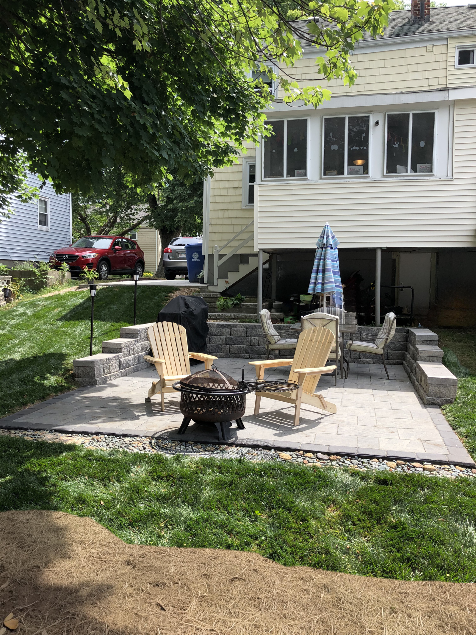 paver patio with retaining wall
